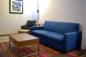 Holiday Inn Express & Suites Batesville by IHG