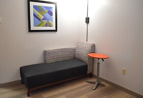 Holiday Inn Express & Suites Batesville by IHG