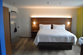 Holiday Inn Express & Suites Batesville by IHG