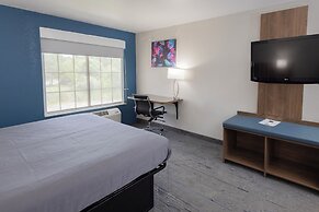 Countryside Inn & Suites