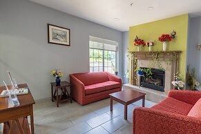 Countryside Inn & Suites