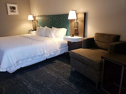 Hampton Inn & Suites Newtown