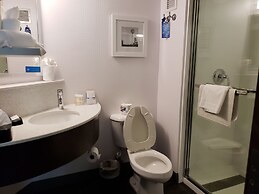 Hampton Inn & Suites Newtown