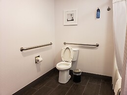 Hampton Inn & Suites Newtown