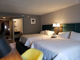 Hampton Inn & Suites Newtown