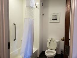 Hampton Inn & Suites Newtown