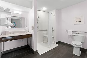 Hampton Inn & Suites Newtown