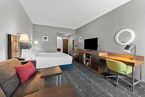 Hampton Inn & Suites Newtown