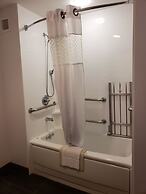 Hampton Inn & Suites Newtown