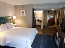 Hampton Inn & Suites Newtown