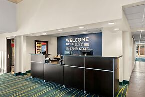 Hampton Inn & Suites Newtown