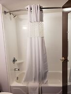 Hampton Inn & Suites Newtown