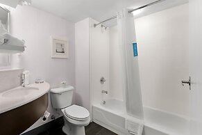 Hampton Inn & Suites Newtown