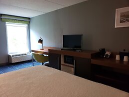 Hampton Inn & Suites Newtown