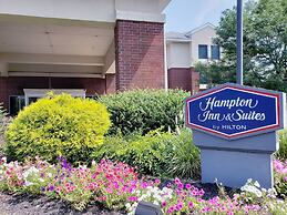 Hampton Inn & Suites Newtown