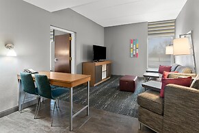 Hampton Inn & Suites Newtown