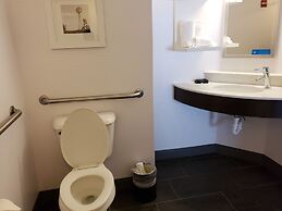 Hampton Inn & Suites Newtown