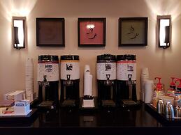 Hampton Inn & Suites Newtown