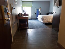 Hampton Inn & Suites Newtown