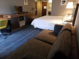 Hampton Inn & Suites Newtown