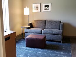 Hampton Inn & Suites Newtown