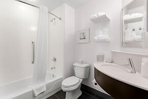 Hampton Inn & Suites Newtown