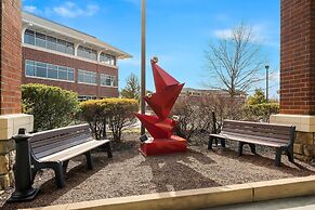 Hampton Inn & Suites Newtown