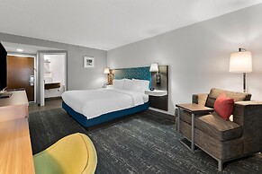 Hampton Inn & Suites Newtown
