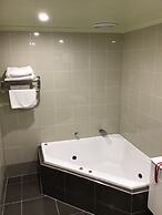 Best Western Airport Motel and Convention Centre