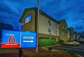 Studio 6 Duluth, GA - Near Gas South District