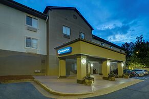 Studio 6 Duluth, GA - Near Gas South District