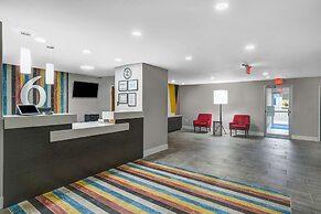 Studio 6 Duluth, GA - Near Gas South District