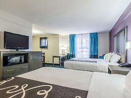 La Quinta Inn & Suites by Wyndham Kansas City Airport
