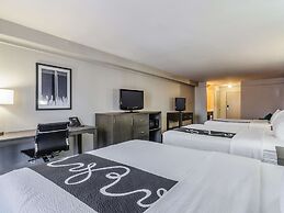 La Quinta Inn & Suites by Wyndham Kansas City Airport
