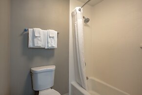 Holiday Inn Express Portland SE- Clackamas Area by IHG