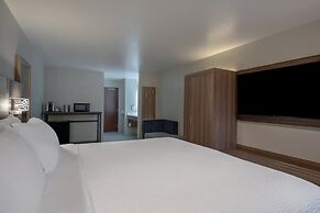 Holiday Inn Express Portland SE- Clackamas Area by IHG