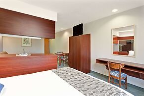 Microtel Inn & Suites by Wyndham Roseville/Detroit Area