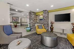 Clarion Pointe Staunton East