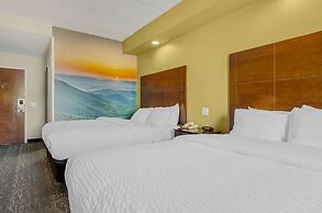 Clarion Pointe Staunton East