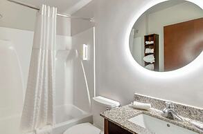 Clarion Pointe Staunton East