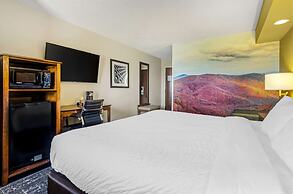 Clarion Pointe Staunton East