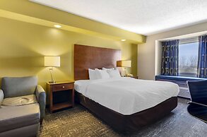 Clarion Pointe Staunton East