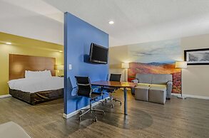 Clarion Pointe Staunton East