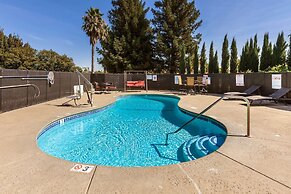 Motel 6 Dixon, CA