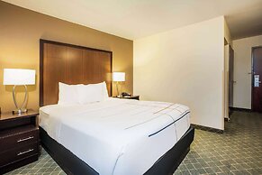 La Quinta Inn & Suites by Wyndham Portland Airport