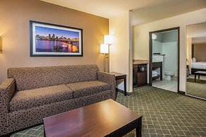 La Quinta Inn & Suites by Wyndham Portland Airport