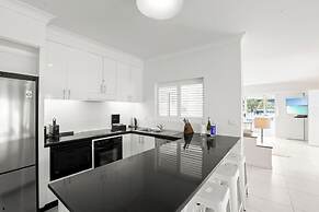 Alamanda Palm Cove by Lancemore