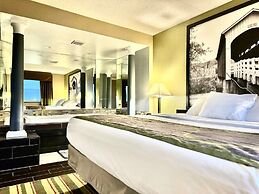 Super 8 by Wyndham Frederick