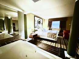 Super 8 by Wyndham Frederick