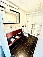 Super 8 by Wyndham Frederick